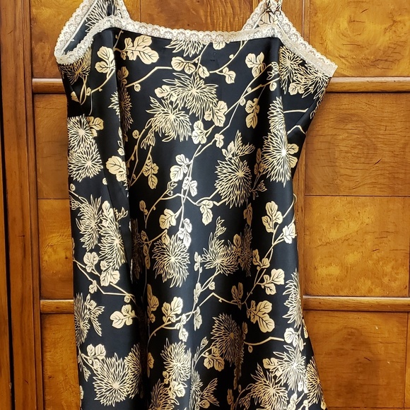 Victoria Secret size Large - Picture 3 of 3